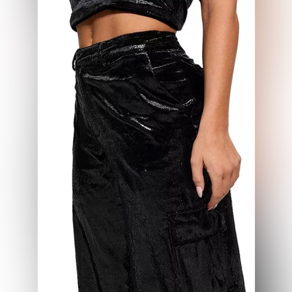 GUESS Women's Jolie High-Rise Velvet Cargo Pants Size L Black Satin Cargo Pants - Picture 5 of 12